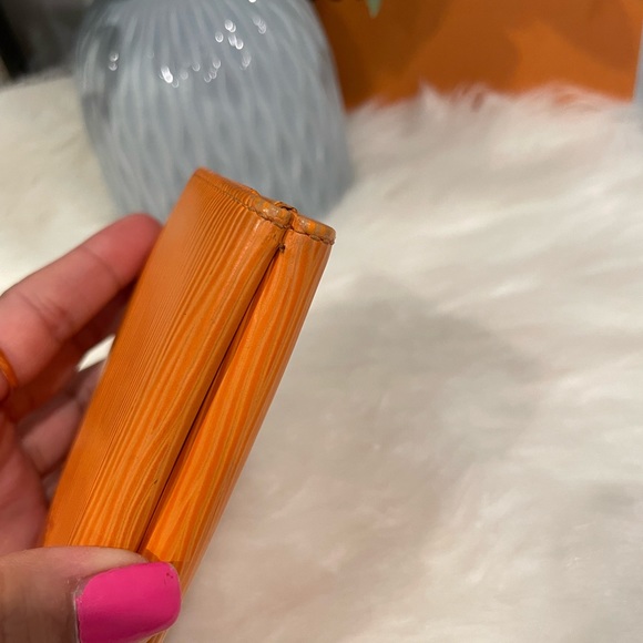 Authentic Louis Vuitton Epi Porte Feiulle Elise Wallet On A Chain | SP00… - Picture 13 of 16